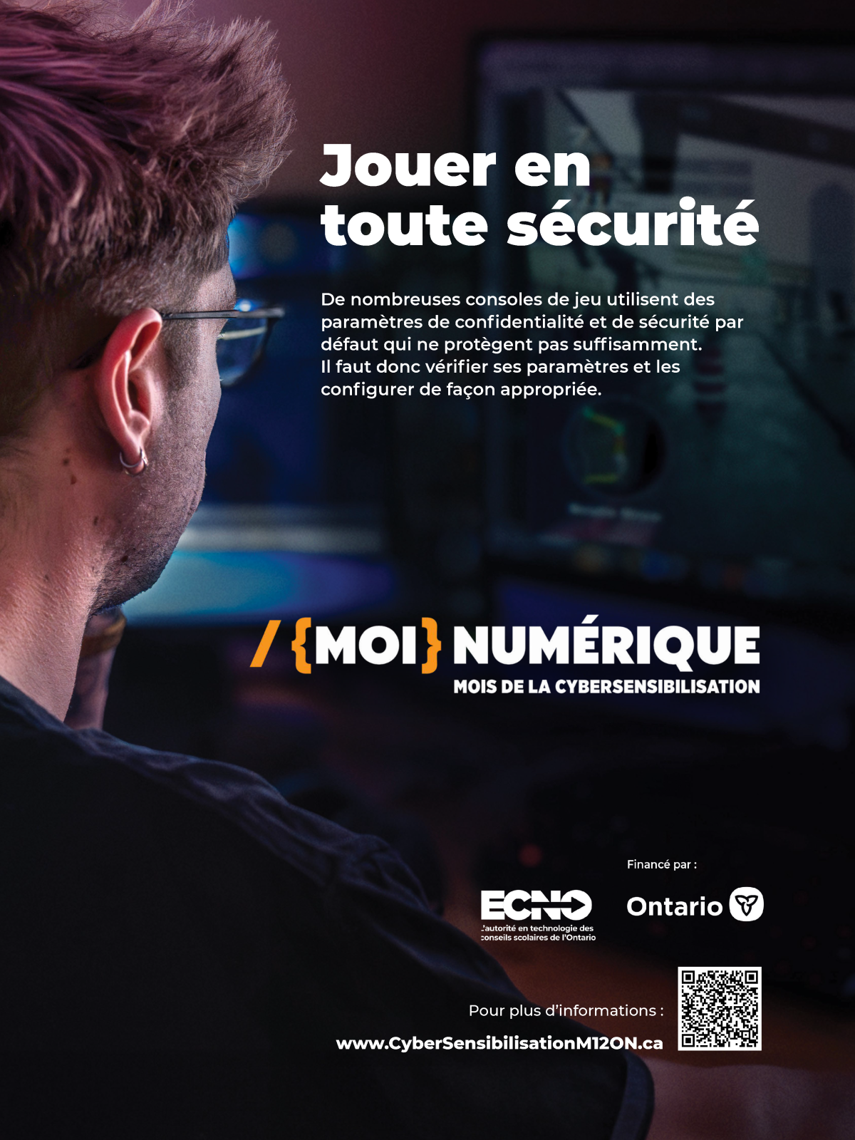 Un jeune portant des lunettes utilise un ordinateur dans une pièce sombre. Le texte se lit comme suit : « Jouer en toute sécurité » « Moi » numérique « Mois de la cyber-sensibilisation. De nombreuses consoles de jeu utilisent des paramètres de confidentialité et de sécurité par défaut qui ne protègent pas suffisamment. Il faut donc vérifier ses paramètres et les configurer de façon appropriée. » 
