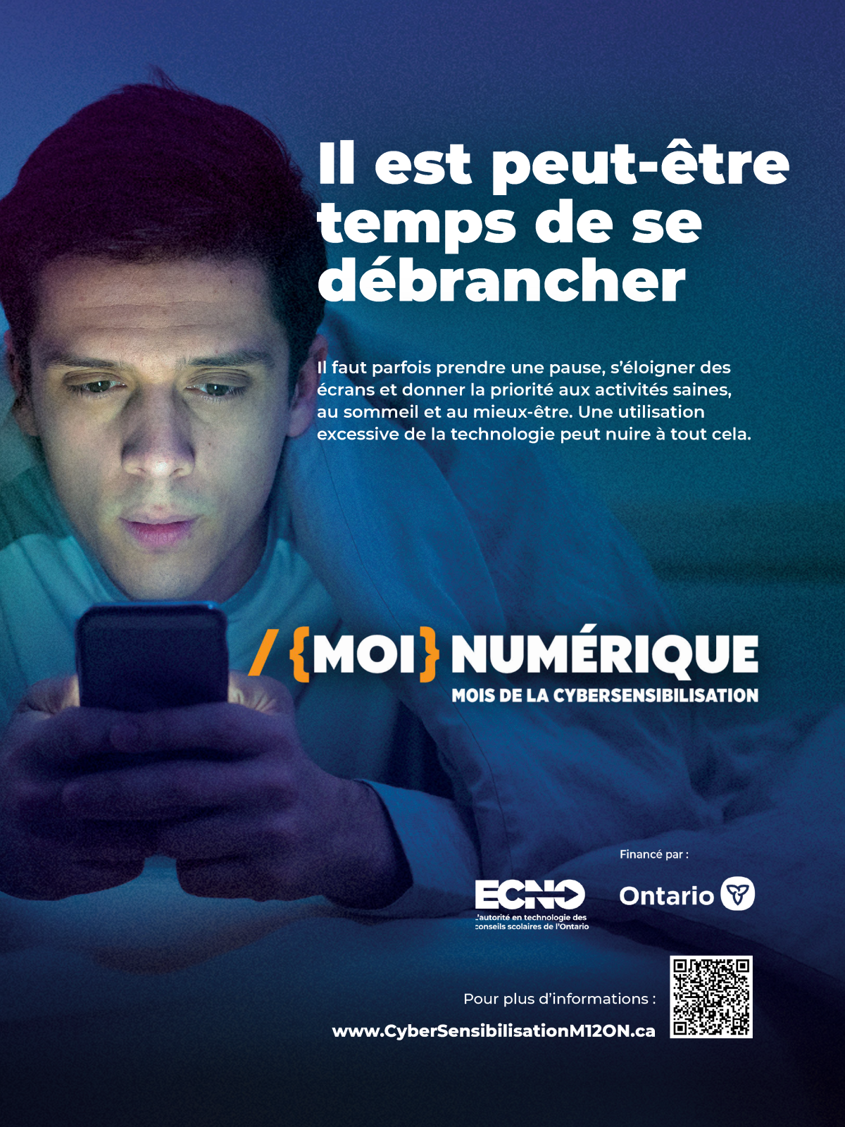 Un jeune sous une couverture dans une pièce sombre regarde son téléphone portable. Le texte se lit comme suit : « Il est peut-être temps de se débrancher » « Moi » numérique « Mois de la cyber-sensibilisation. Il faut parfois prendre une pause, s’éloigner des écrans et donner la priorité aux activités saines, au sommeil et au mieux-être. Une utilisation excessive de la technologie peut nuire à tout cela. 